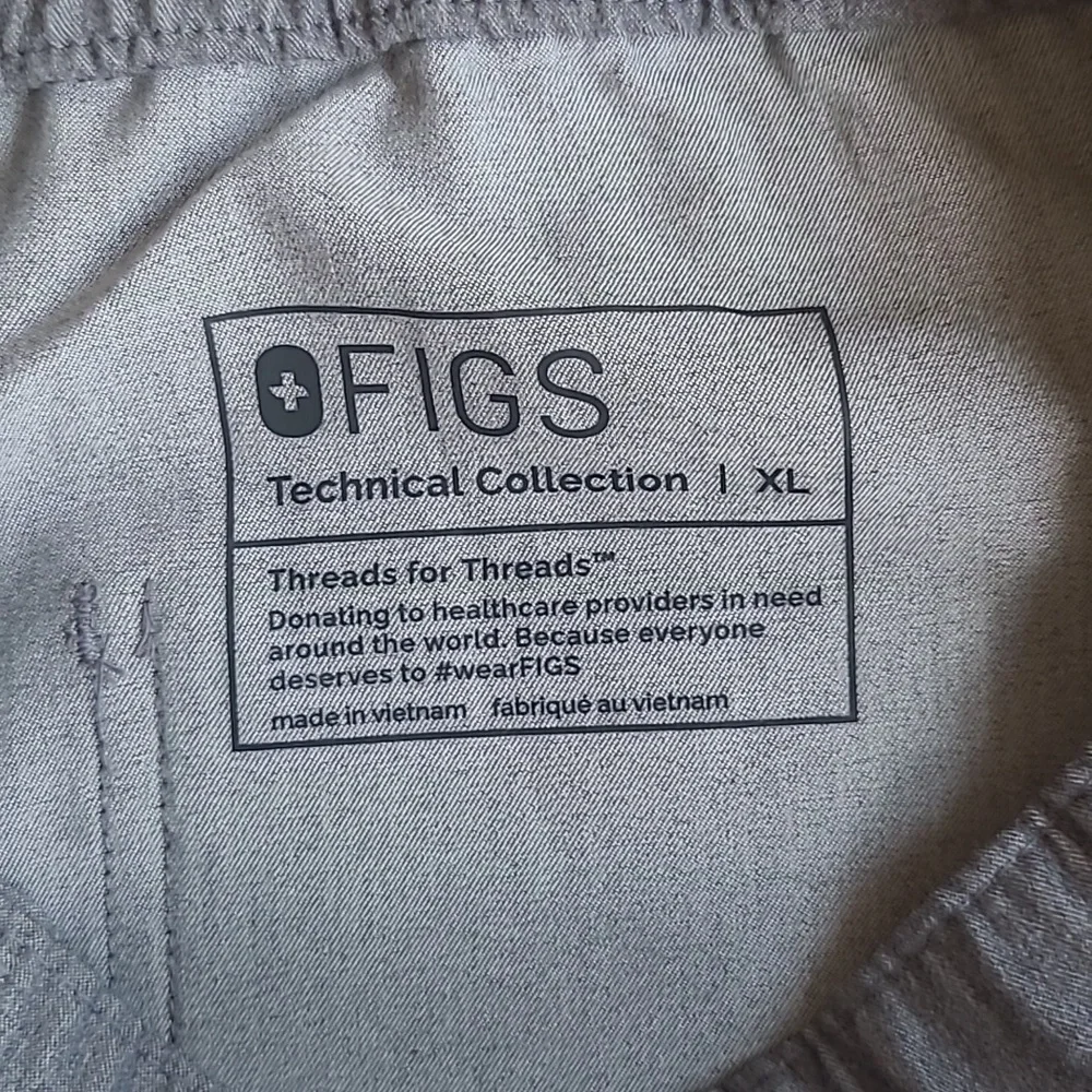 NWT Figs Cairo Grey Cargo Scrub Pants Men's sz XL